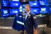 爻卦在线尾盘：美股小幅上扬 标普指数上涨约0.3%